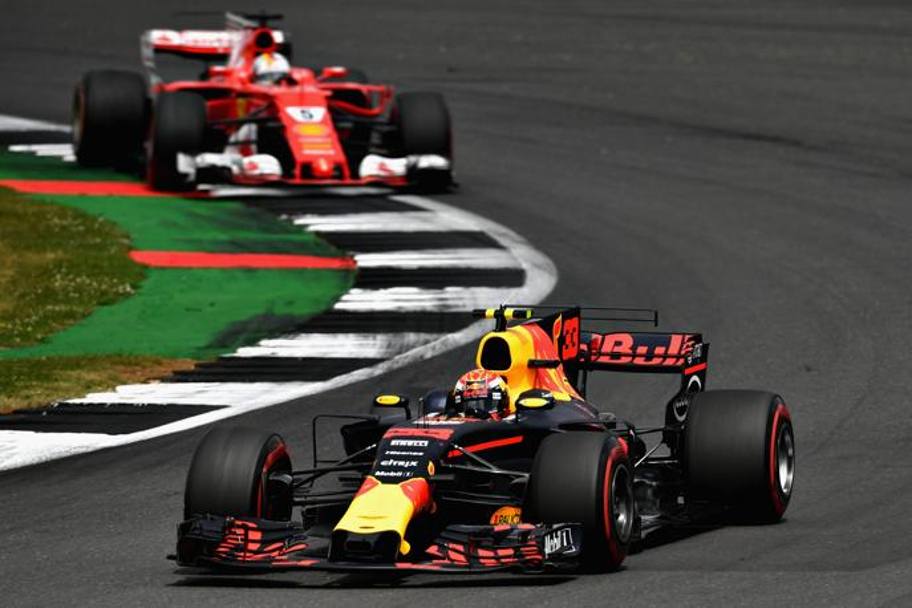 Verstappen e Vettel in lotta. Getty